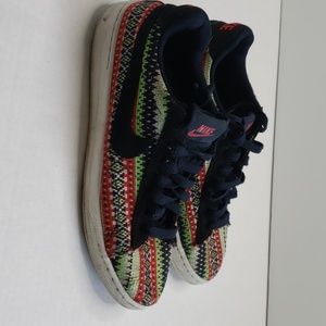 Nike's mesh color shoes